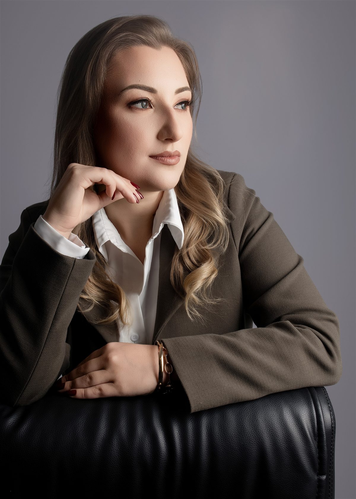 Retrato profissional da Dra. Caroline Wengrzen
